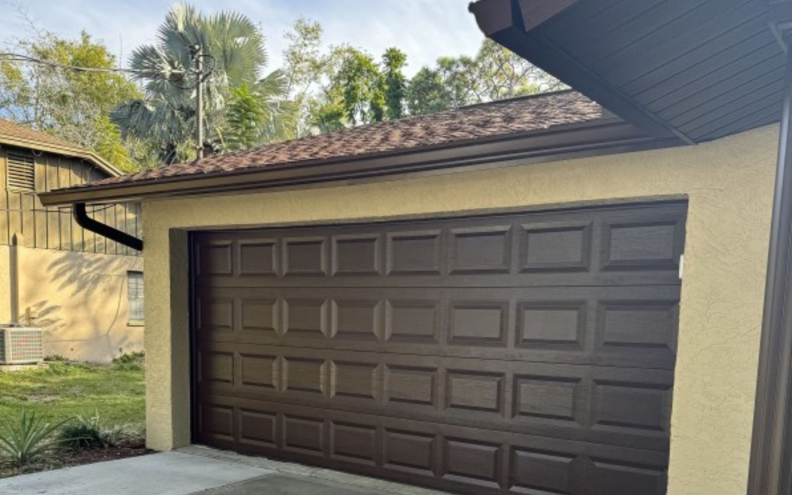 Best Exterior Paints for Ruskin’s Heat, Humidity, and Salt Air