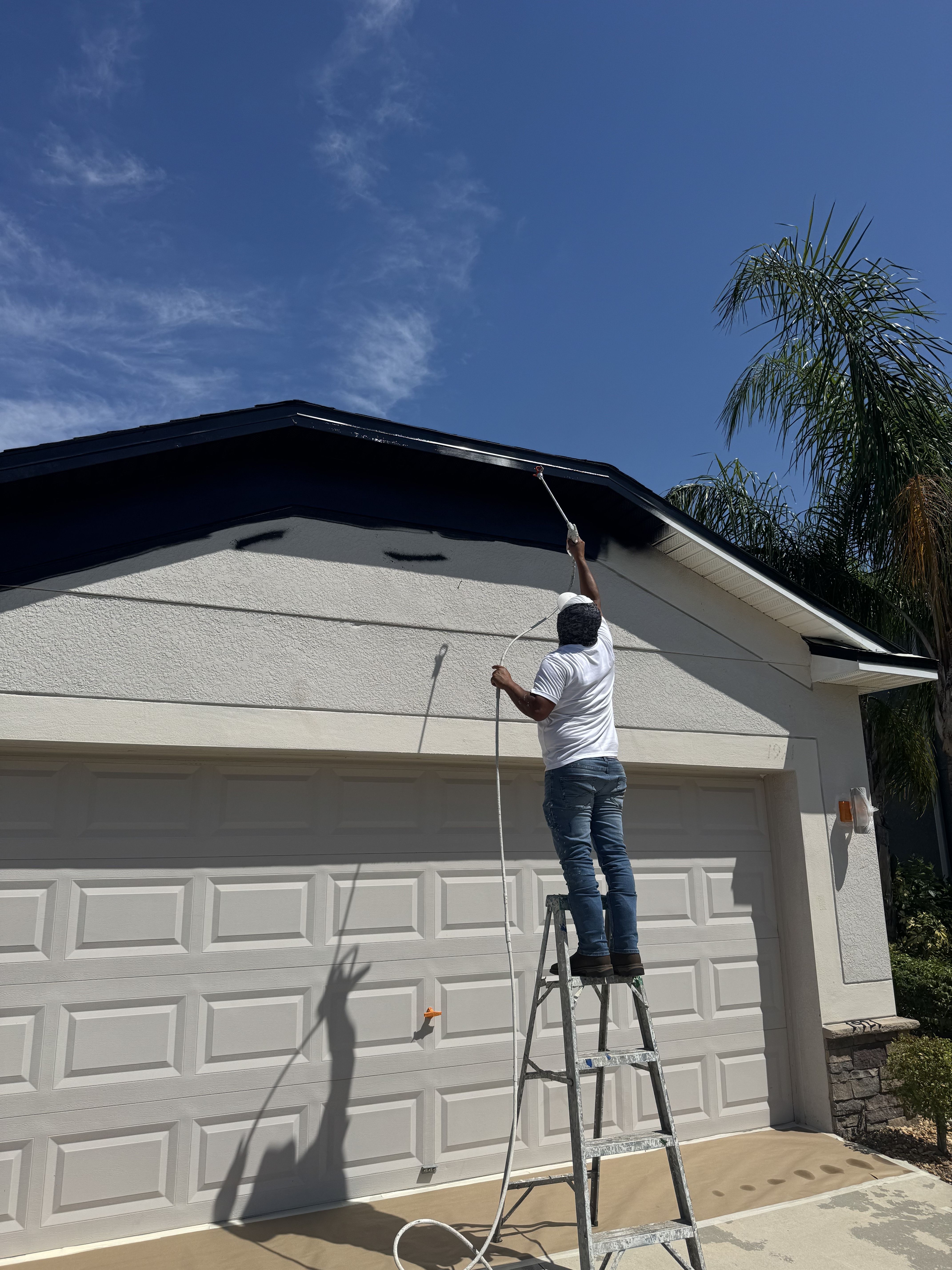 DIY vs. Hiring a Pro Painter in Florida: What Homeowners Need to Know